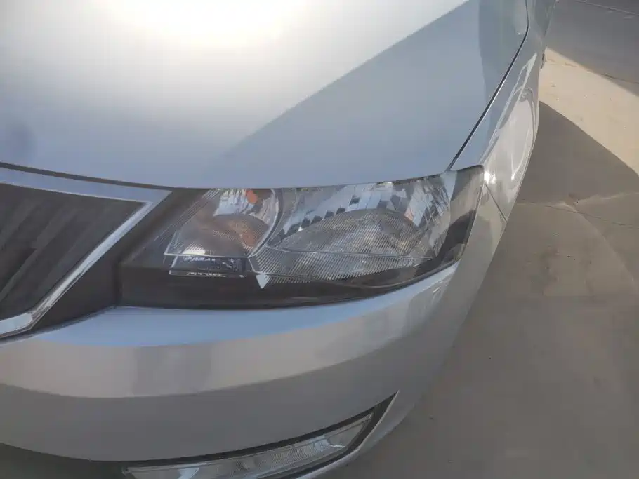 Skoda Rapid — миниатюра 5