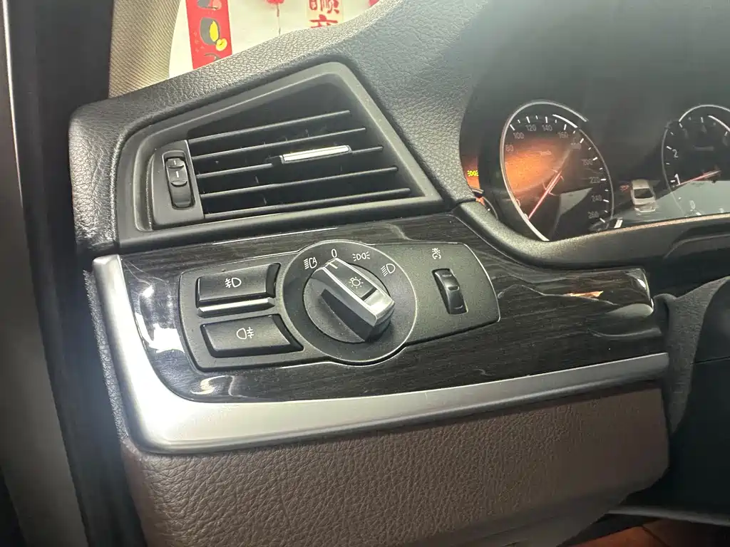 BMW 5 Series — миниатюра 16