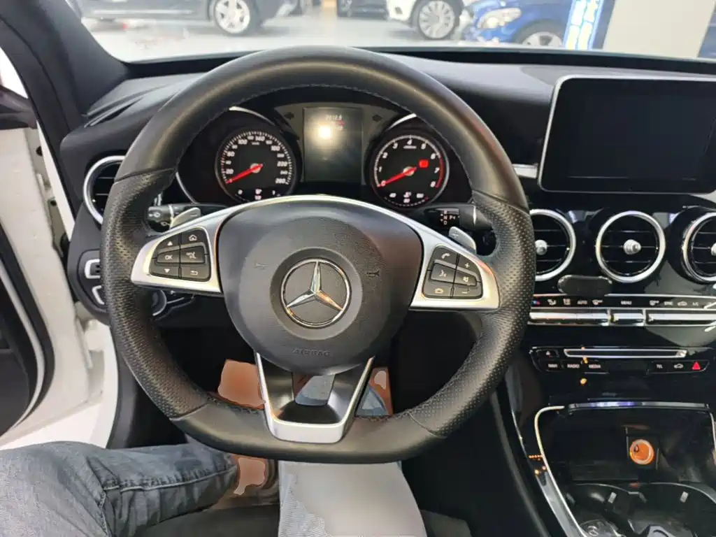 Mercedes-Benz C-Class — миниатюра 11