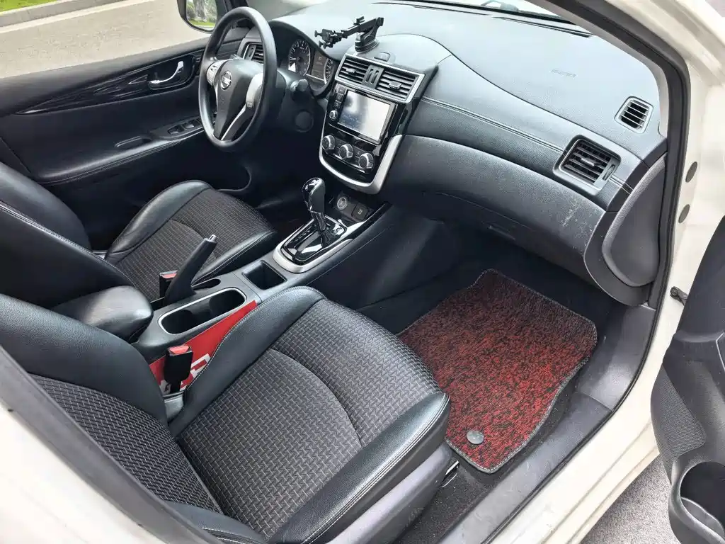 Nissan Tiida — миниатюра 7