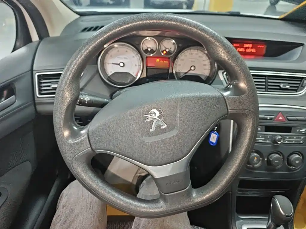 Peugeot 308 — миниатюра 11