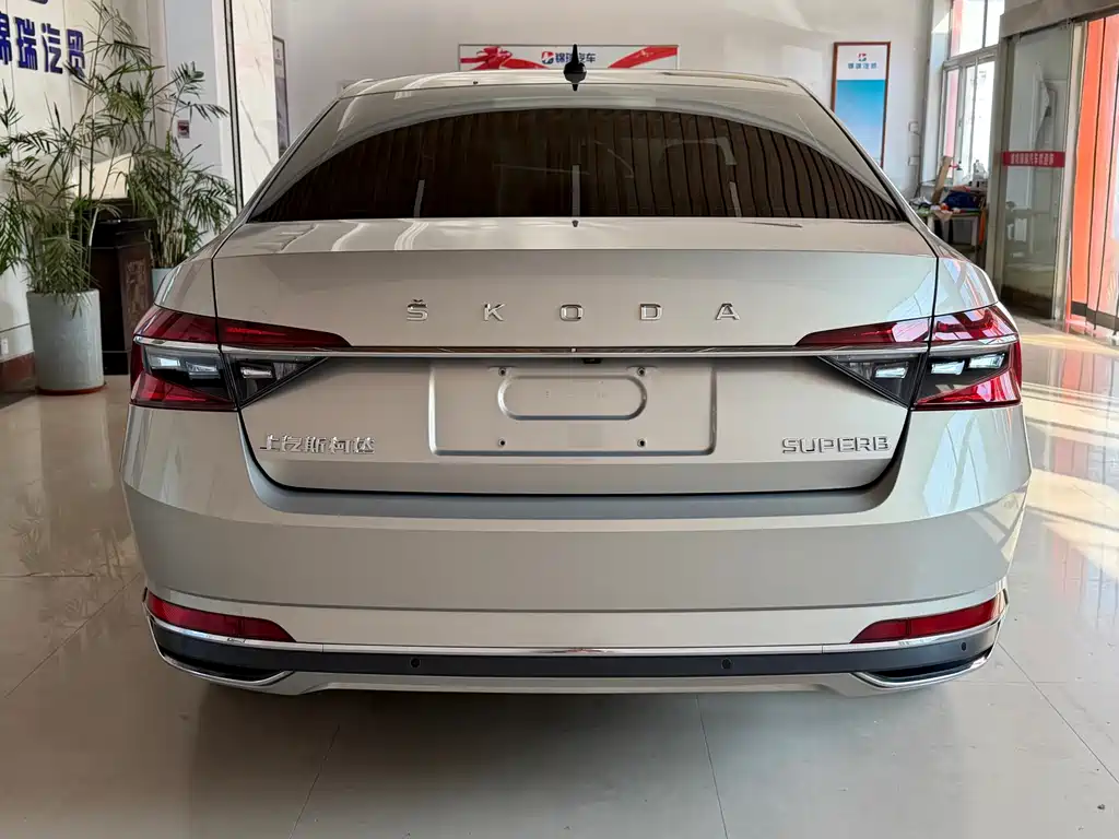 Skoda Superb — миниатюра 6