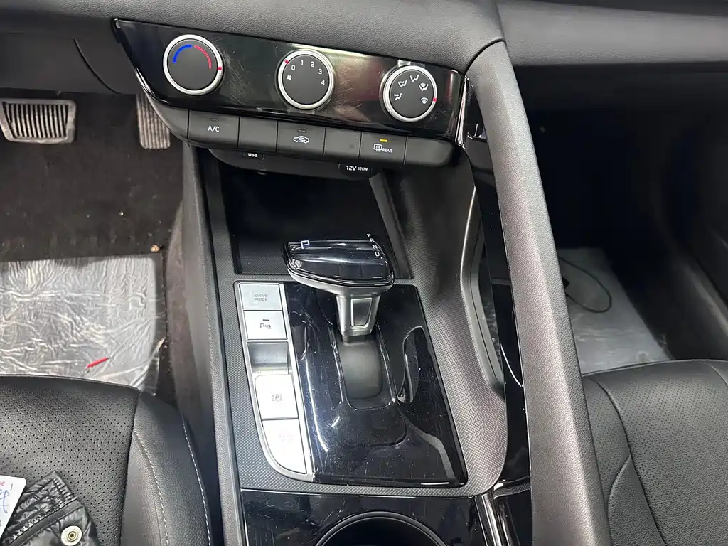 Hyundai Elantra — миниатюра 9