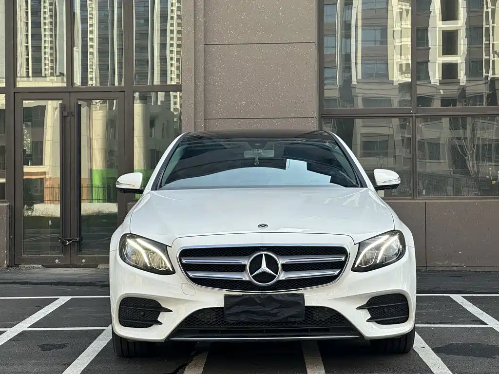 Mercedes-Benz E-Class — миниатюра 2