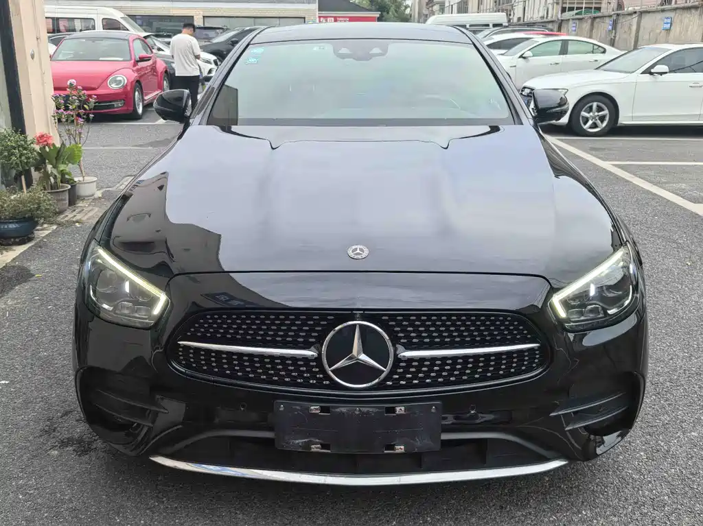 Mercedes-Benz E-Class — миниатюра 2