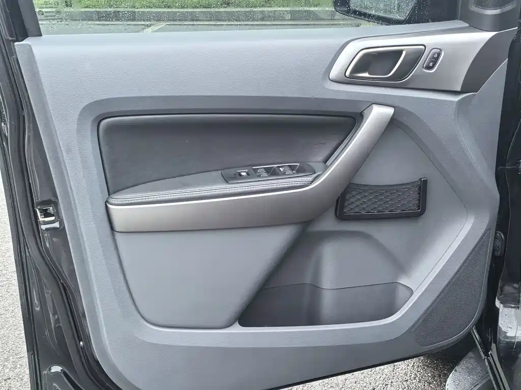Ford Everest — миниатюра 5