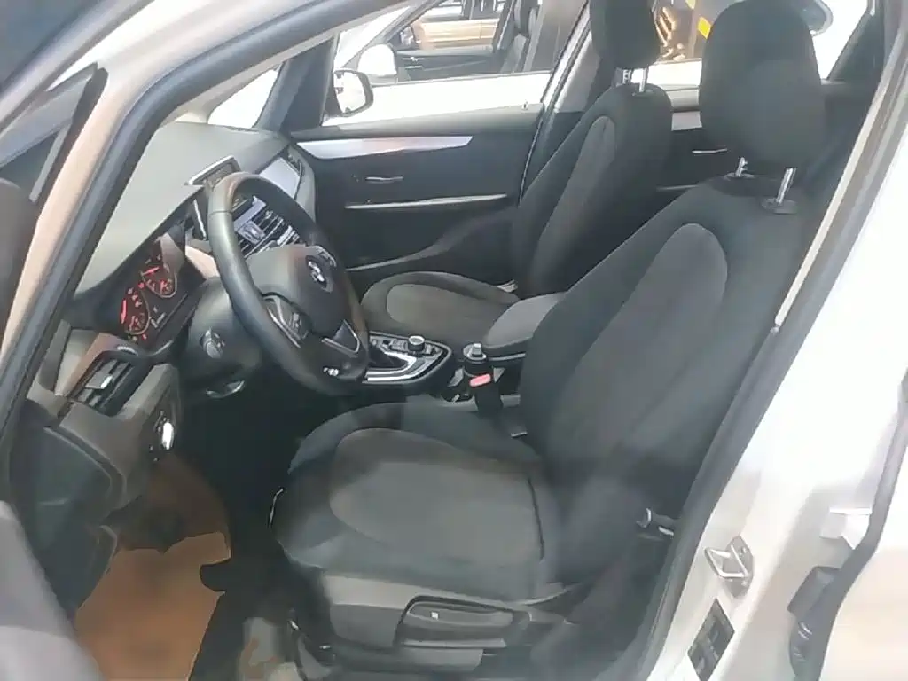 BMW 2 Series Active Tourer — миниатюра 15