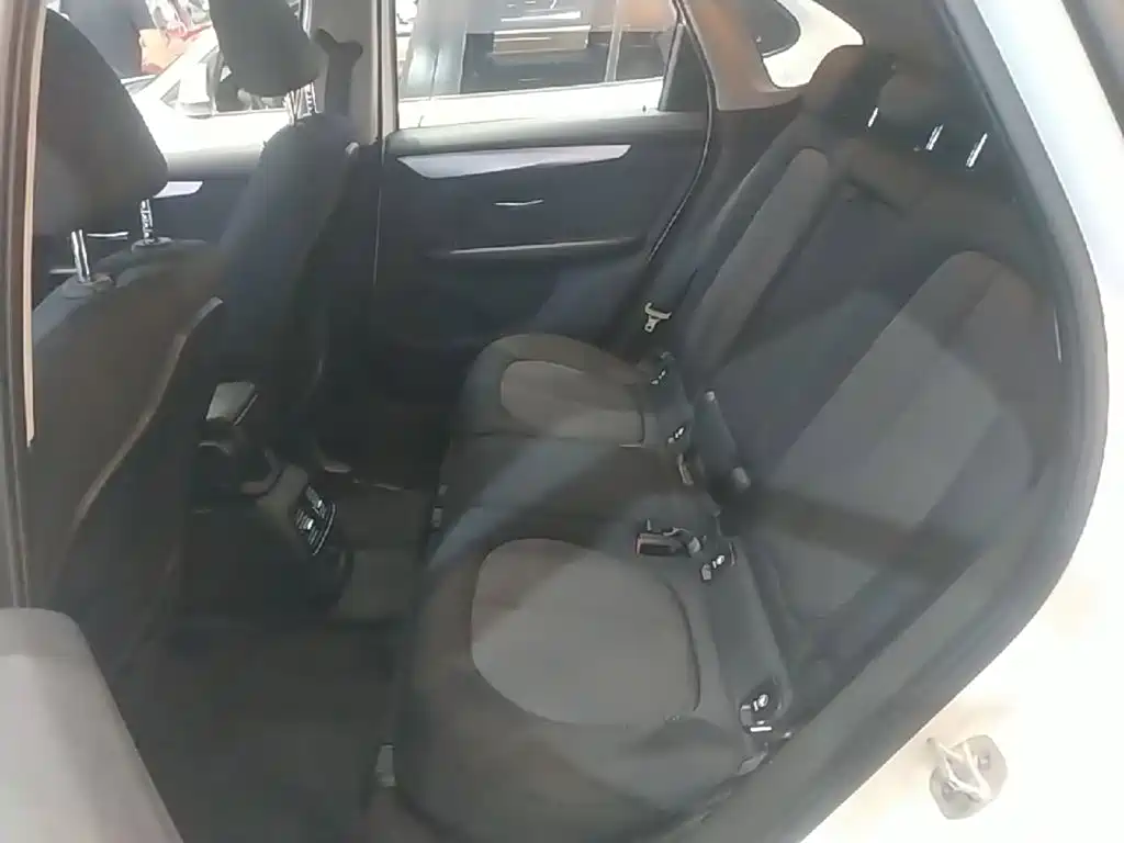 BMW 2 Series Active Tourer — миниатюра 17