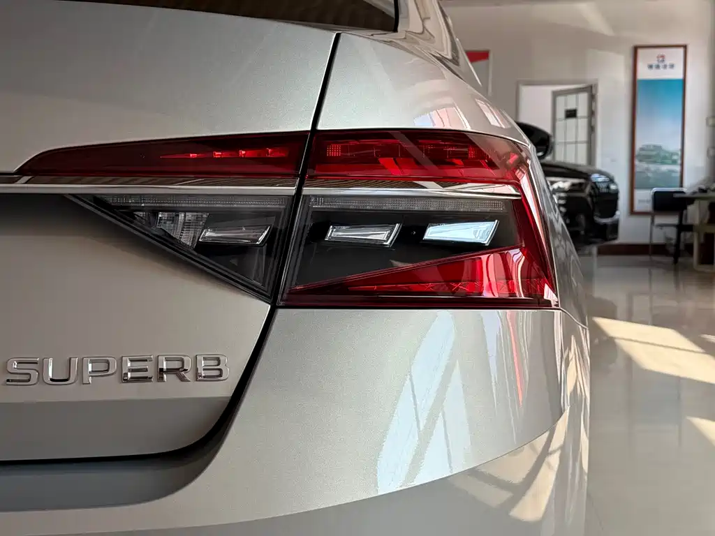 Skoda Superb — миниатюра 9