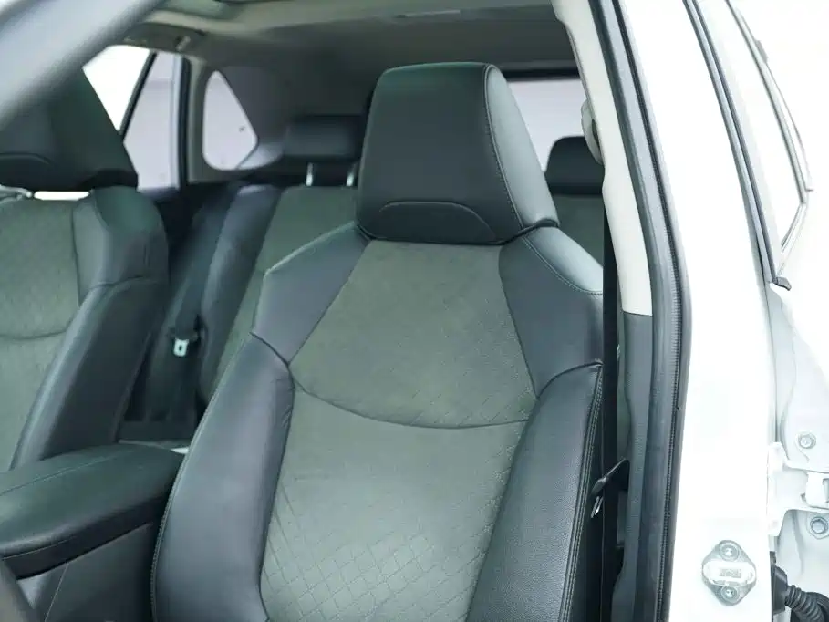 Toyota RAV4 — миниатюра 11