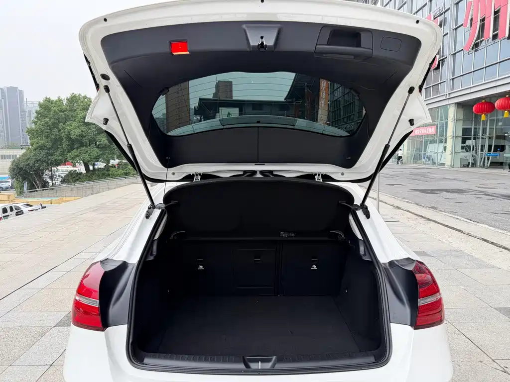 Mercedes-Benz GLA — миниатюра 12