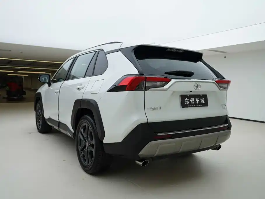 Toyota RAV4 — миниатюра 4