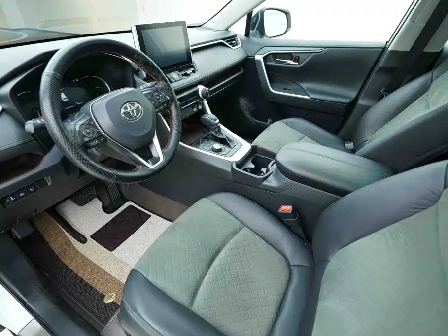 Toyota RAV4 — миниатюра 8