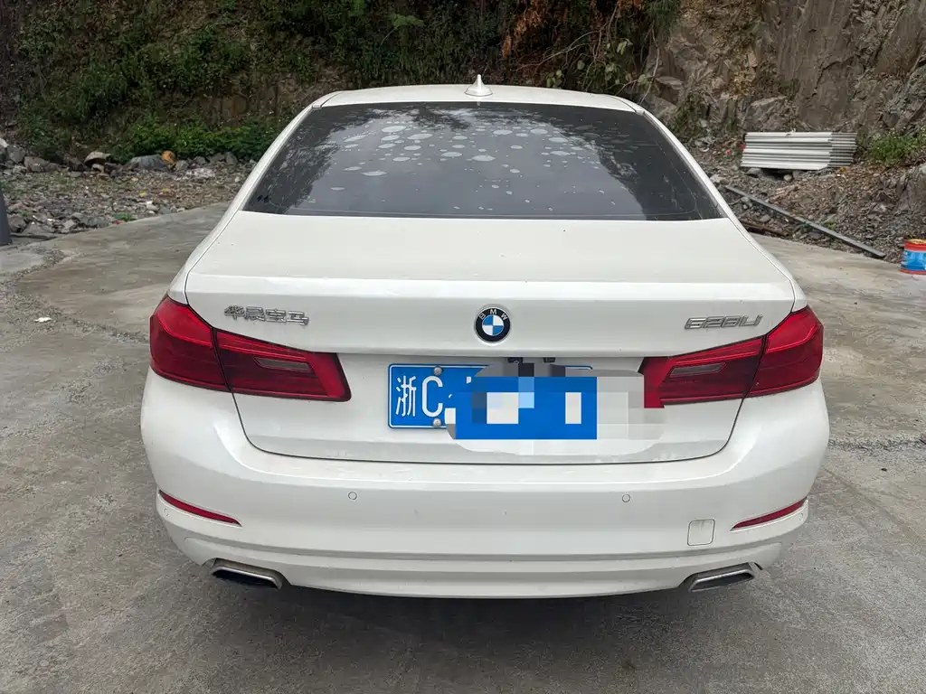 BMW 5 Series — миниатюра 9
