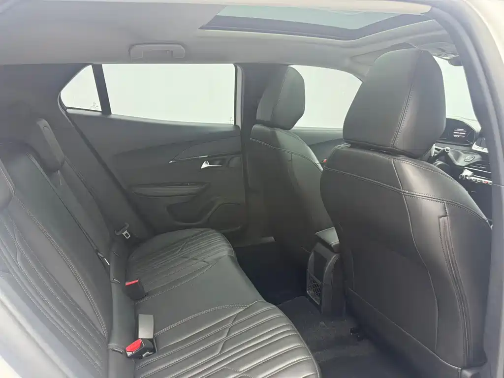 Peugeot 2008 — миниатюра 8