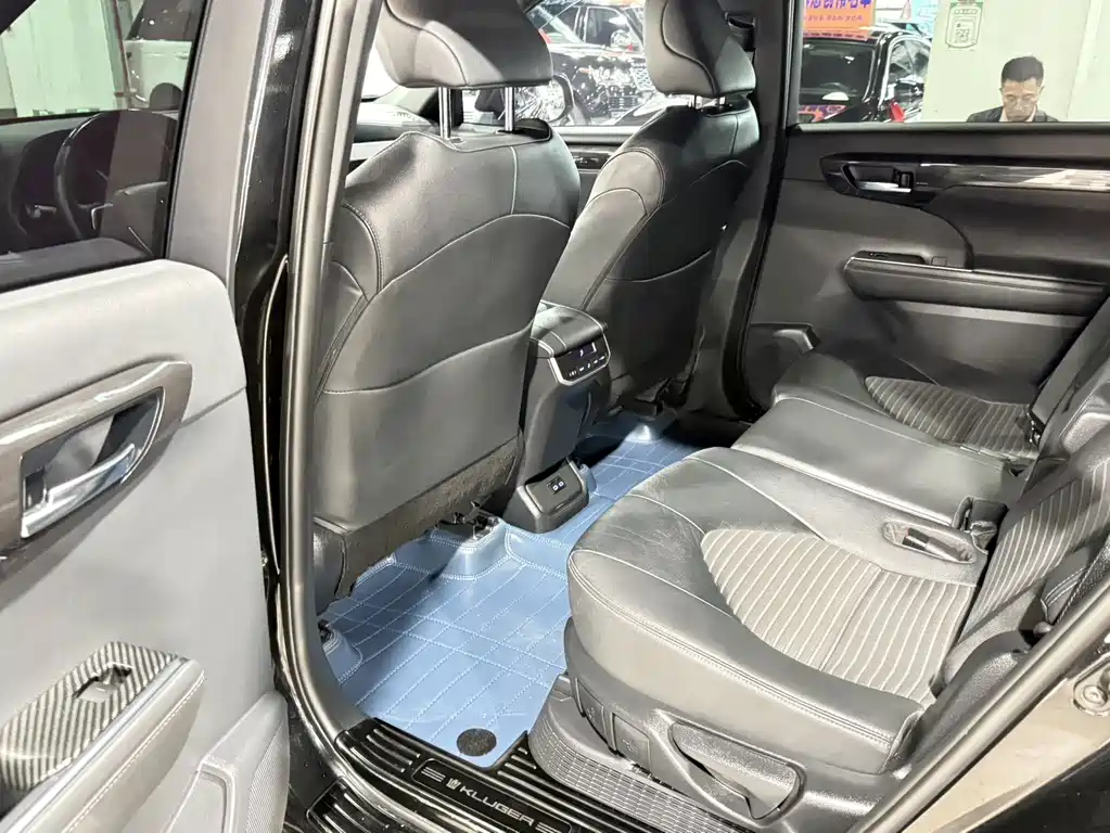 Toyota Crown Kluger — миниатюра 6