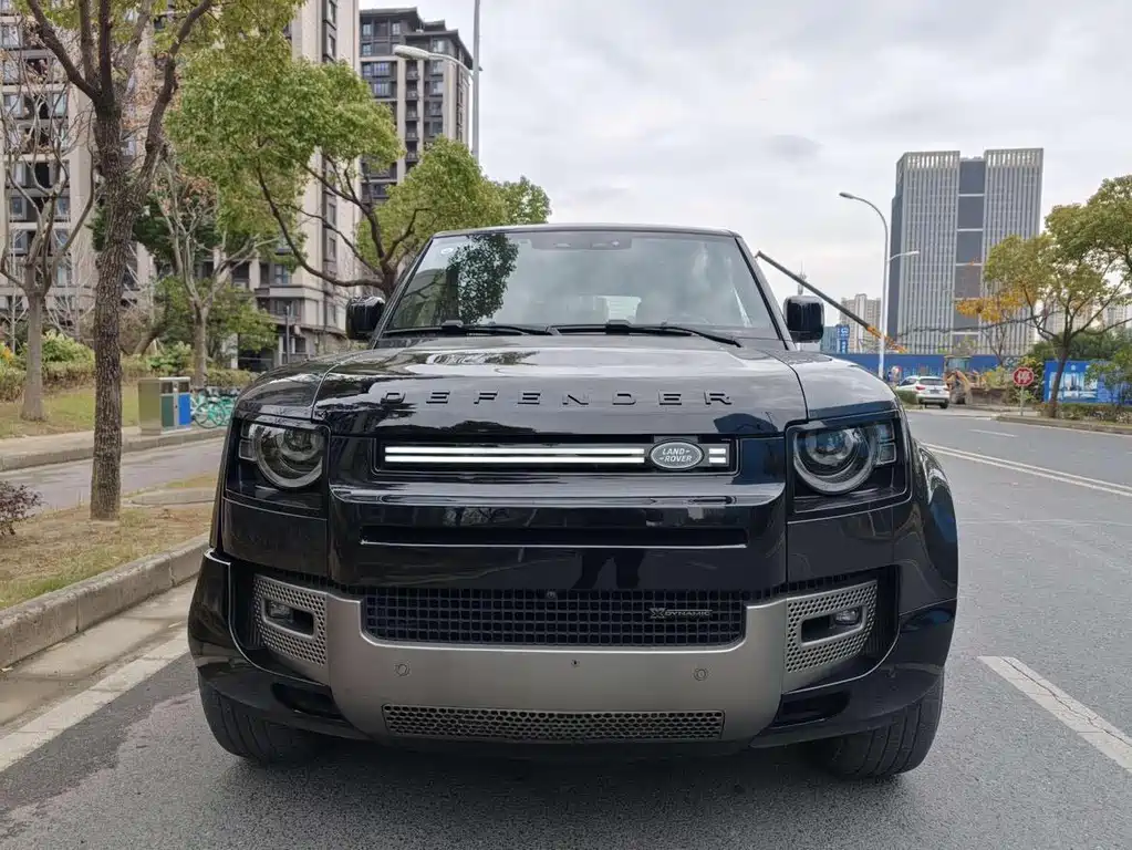 LAND ROVER DEFENDER
