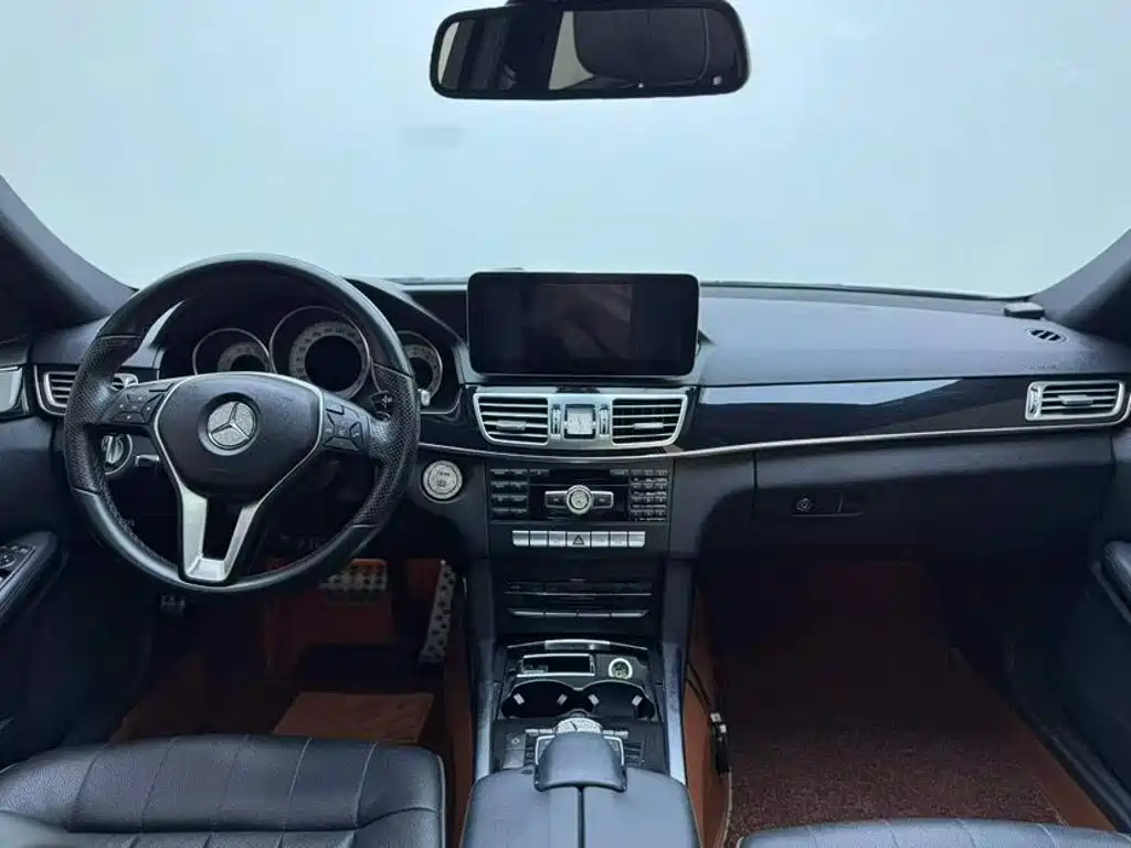 Mercedes-Benz E-Class — миниатюра 8