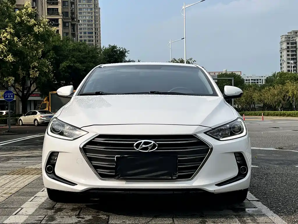 Hyundai Elantra — миниатюра 3