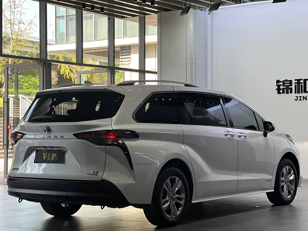 Toyota Sienna — миниатюра 4