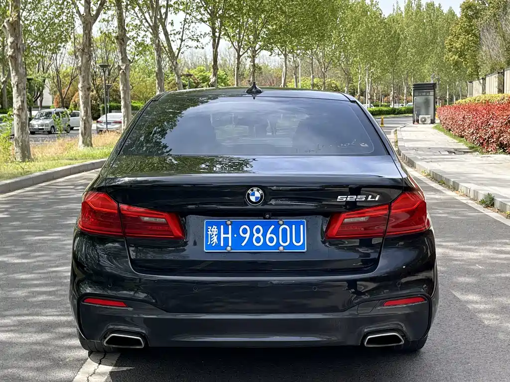 BMW 5 Series — миниатюра 8