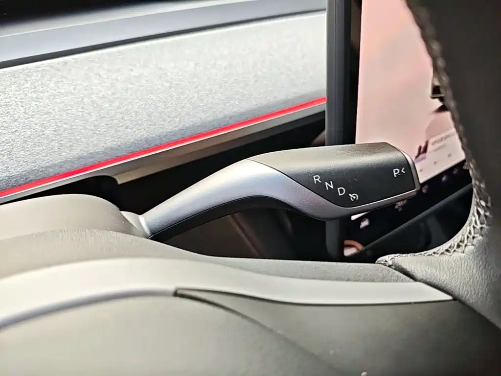 Tesla Model Y — миниатюра 14