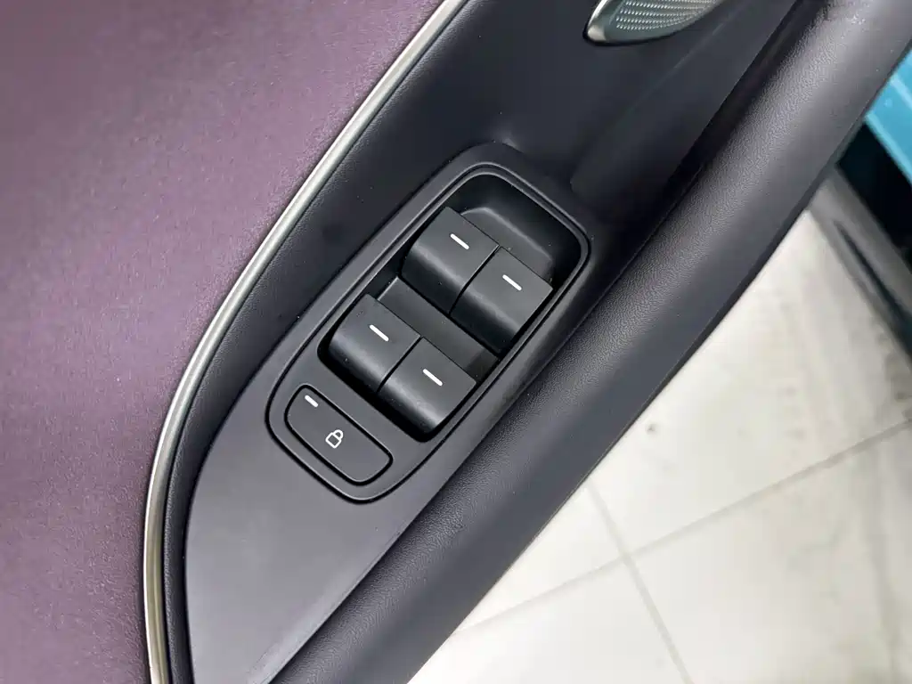 Xiaomi SU7 — миниатюра 9