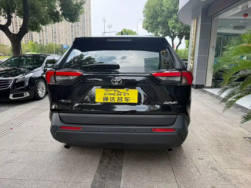 Toyota RAV4 — миниатюра 9
