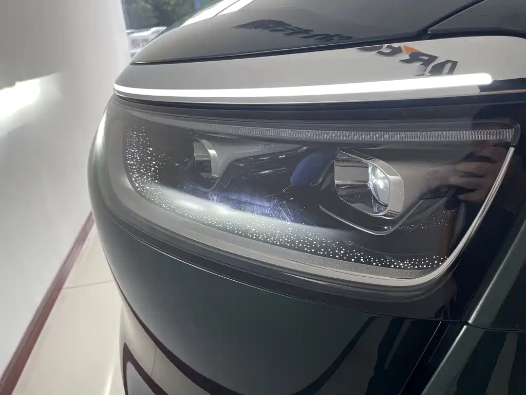 Aito M8 2025 Ultra 53.4kWh 6 мест (192 ）