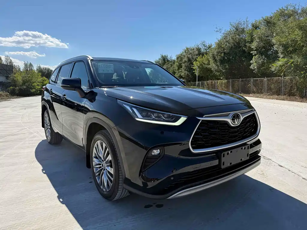 Toyota Highlander 2024 2.5L Luxury 7 мест