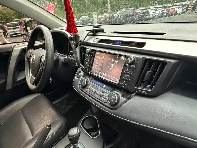 Toyota RAV4 — миниатюра 13