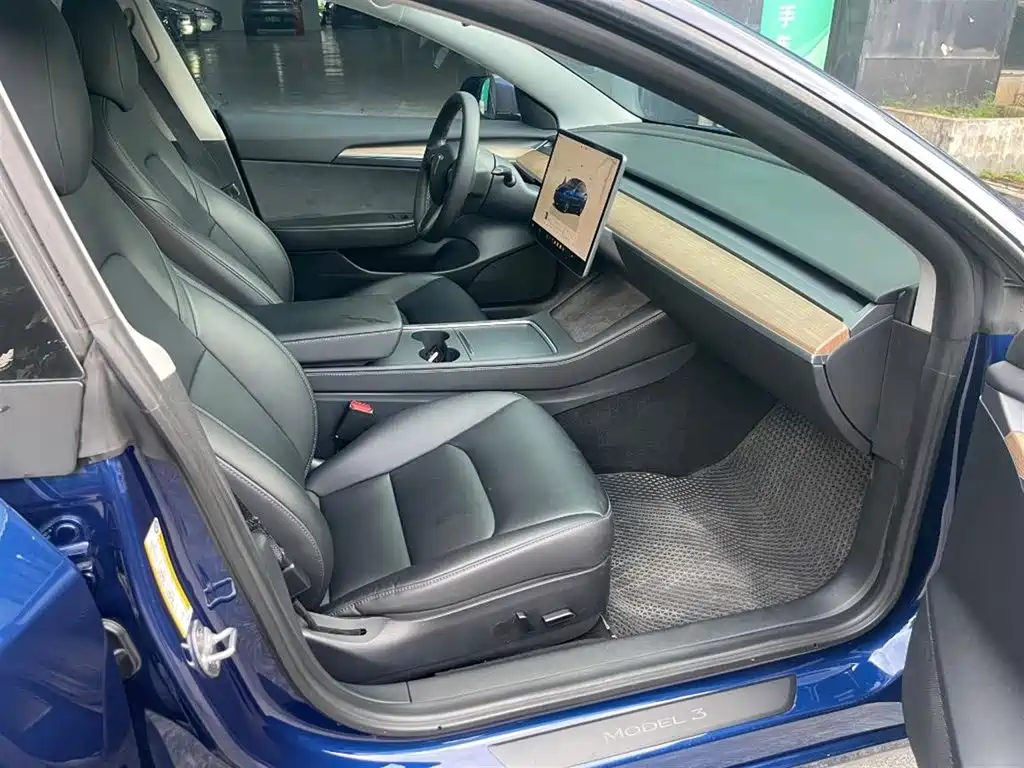 Tesla Model 3 — миниатюра 13