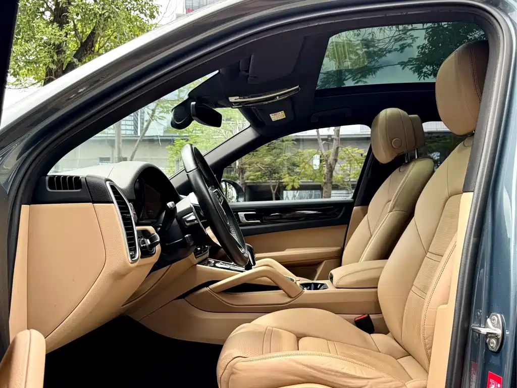 Porsche Cayenne — миниатюра 10