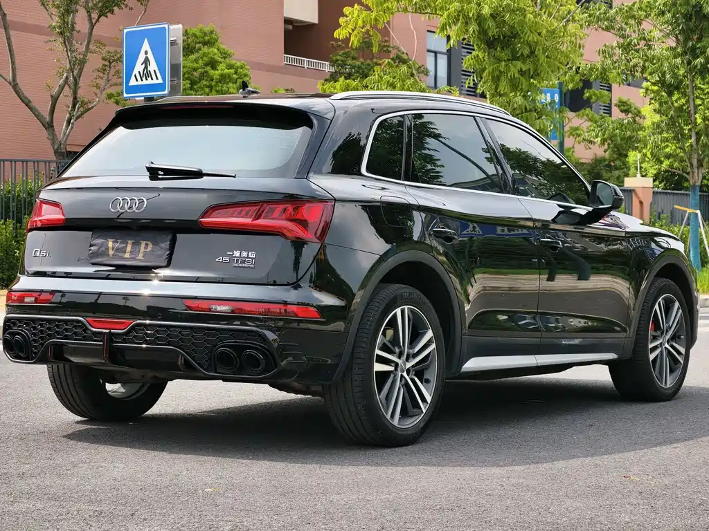 Audi Q5L — миниатюра 36