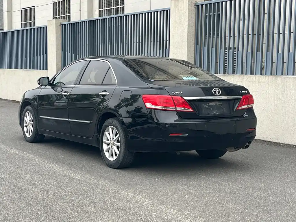 Toyota Camry — миниатюра 5