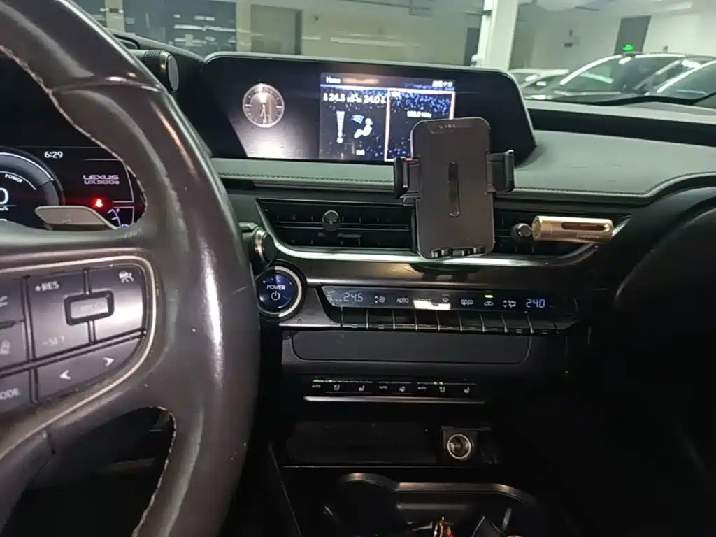 Lexus UX New Energy — миниатюра 13