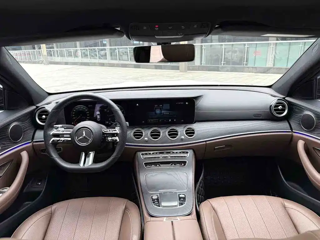 Mercedes-Benz E-Class — миниатюра 6