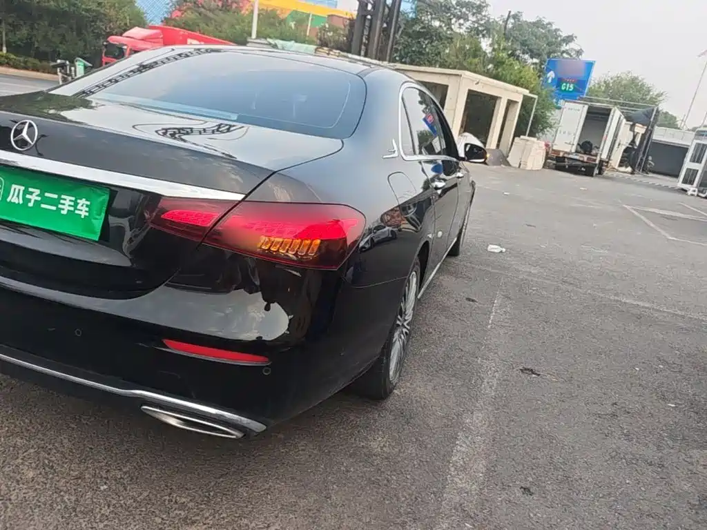 Mercedes-Benz E-Class — миниатюра 8