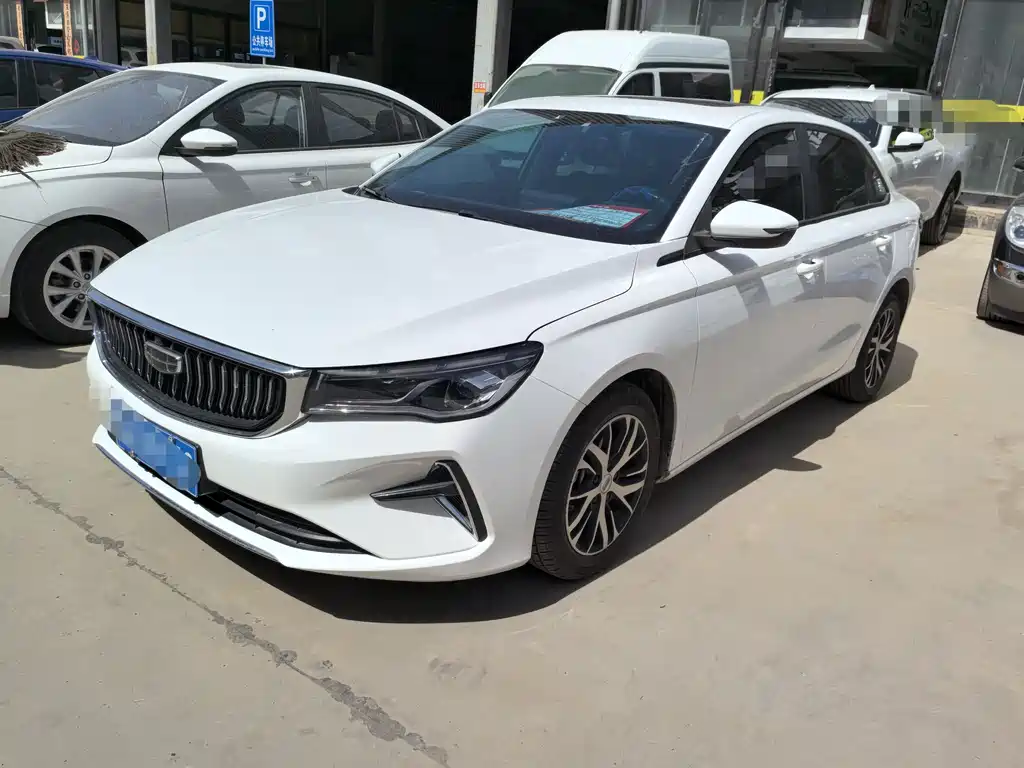 Geely Emgrand 2022