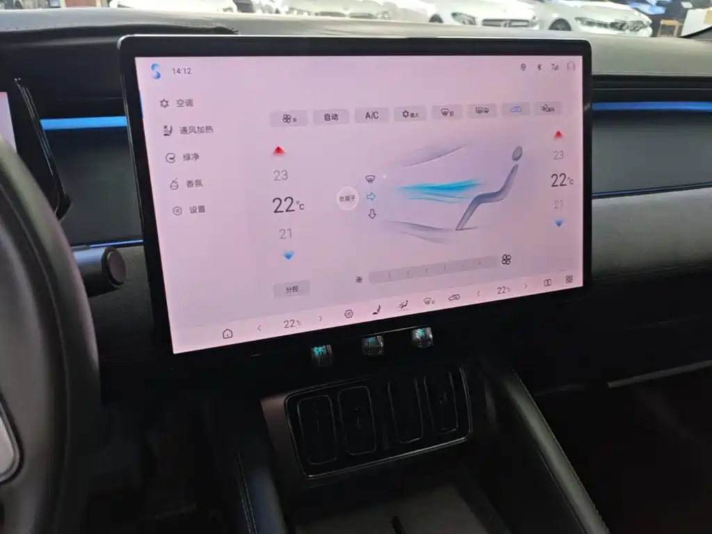 BYD L EV — миниатюра 13
