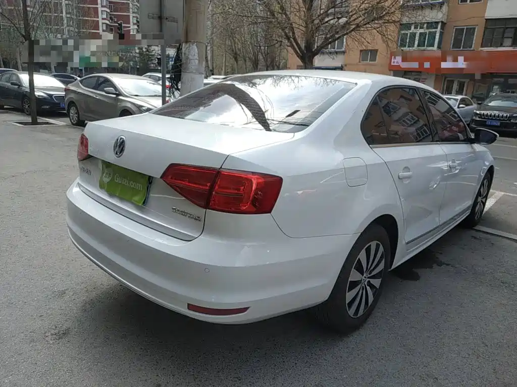 Volkswagen Sagitar 2018 1.6L AT Comfort