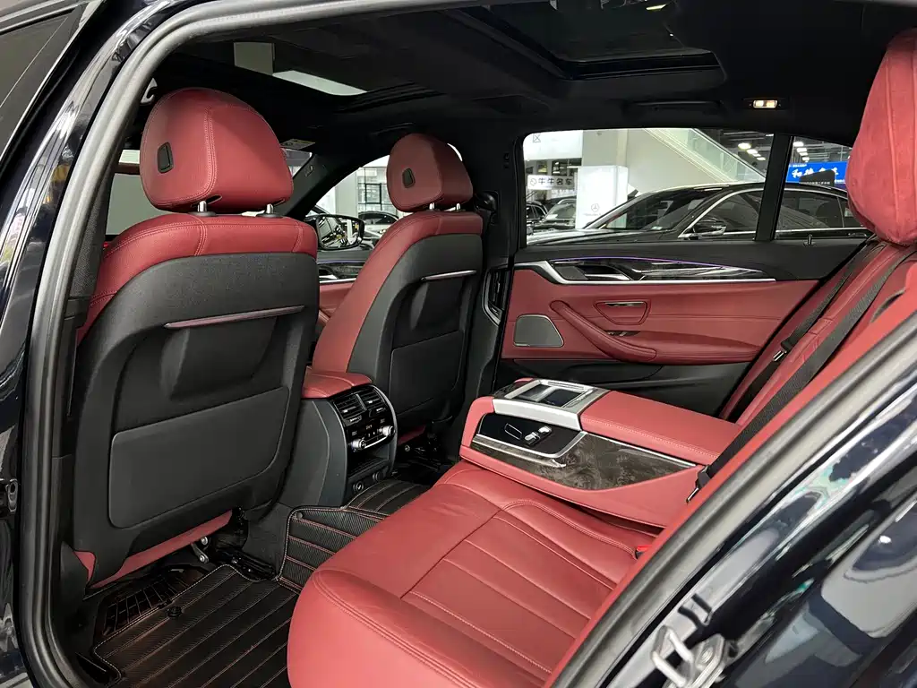 BMW 5 Series — миниатюра 9