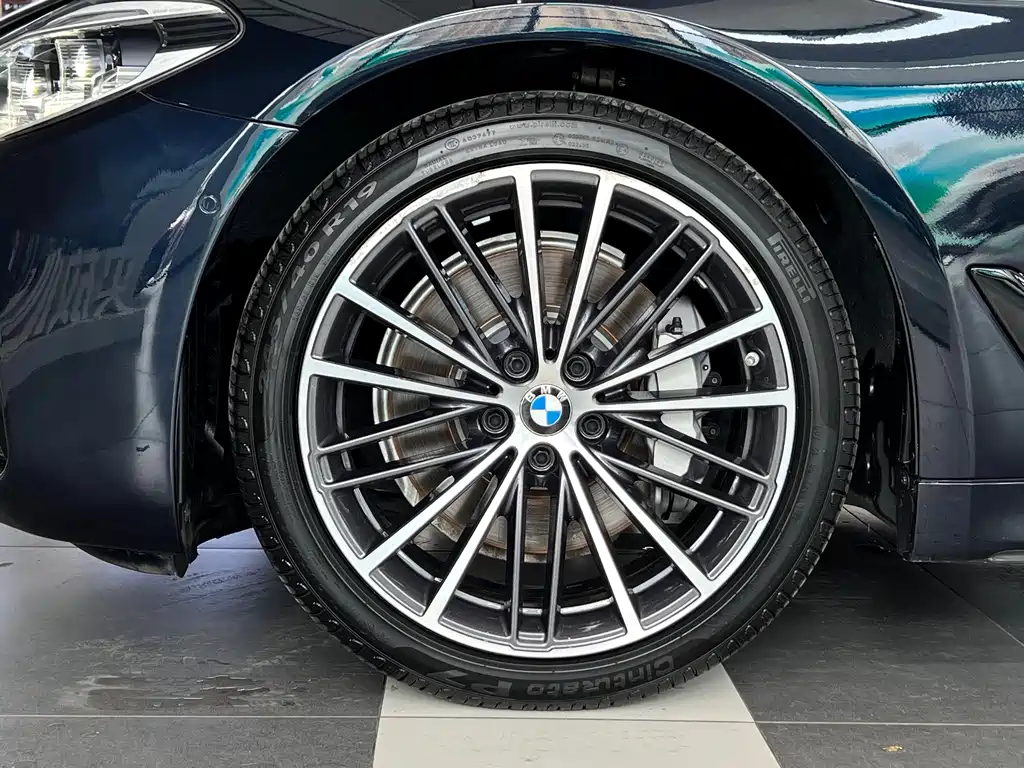 BMW 5 Series — миниатюра 30