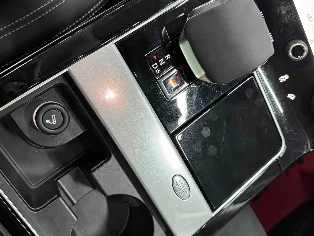 Land Rover Velar — миниатюра 17