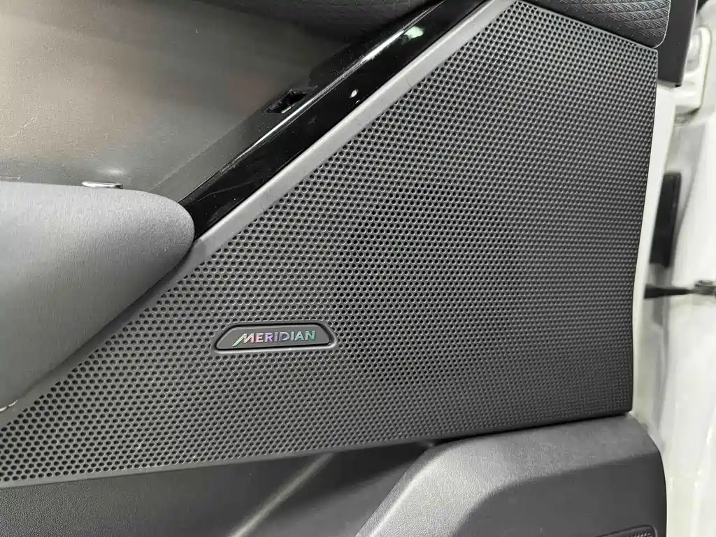 Land Rover Velar — миниатюра 14