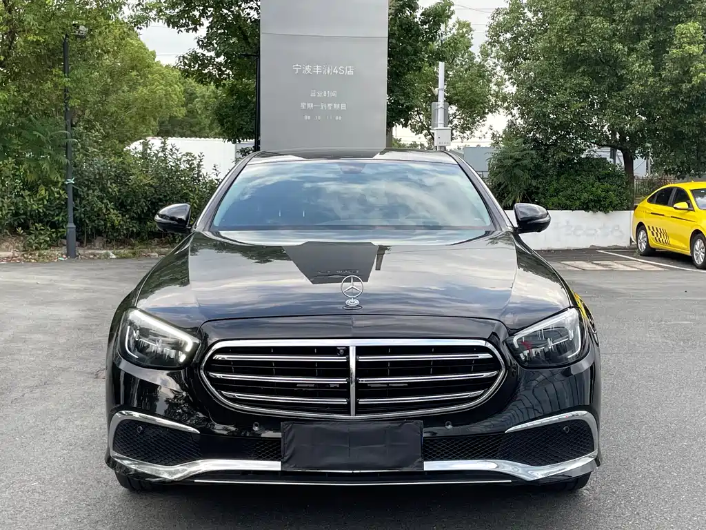 Mercedes-Benz E-Class — миниатюра 2