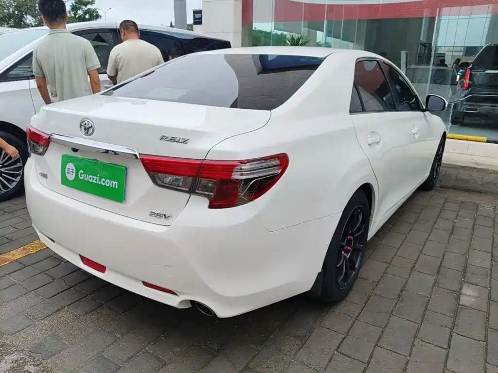 Toyota Reiz — миниатюра 7