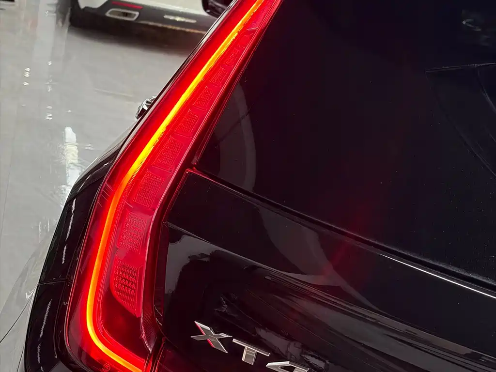 Cadillac XT4 — миниатюра 16