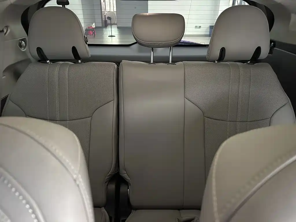 Toyota Sienna — миниатюра 10