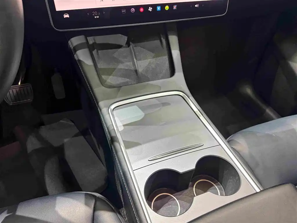 Tesla Model Y — миниатюра 16